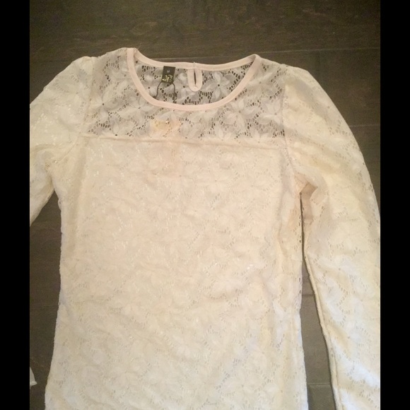 Classy/Sexy Cream Lace Overlay Top - Picture 2 of 3