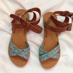 ✖️traded✖️Floral Sandals