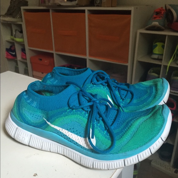 Nike Shoes - Nike free