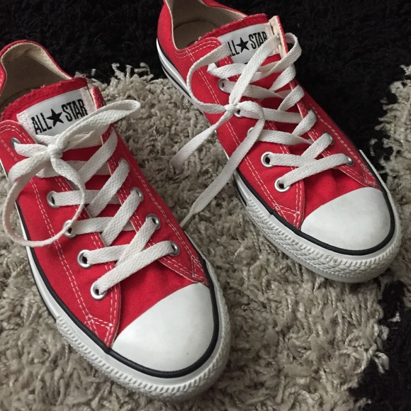 RED CONVERSE