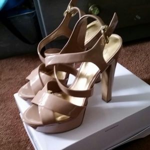 Patent leather nude platform high heels by Jessica