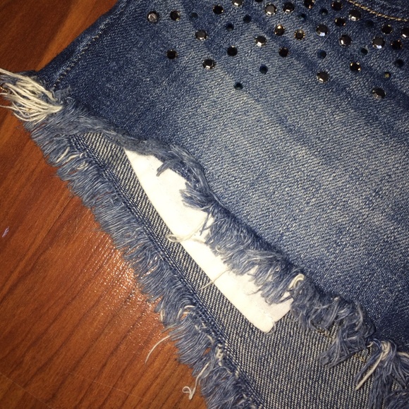 denim shorts - Picture 3 of 4