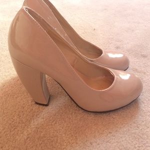 Modcloth Pierre Dumas nude pumps
