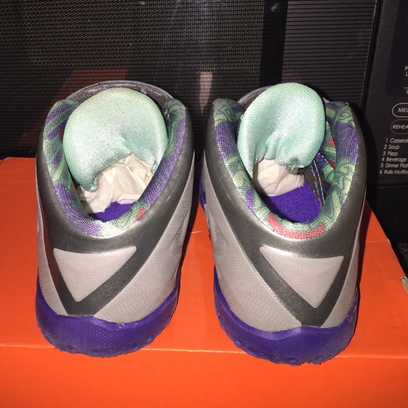 Lebron XI (Toddlers) - Picture 2 of 4