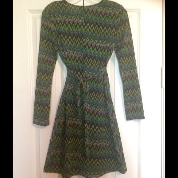 Stunning Chevron Print Empire Waist Dress - Picture 3 of 4
