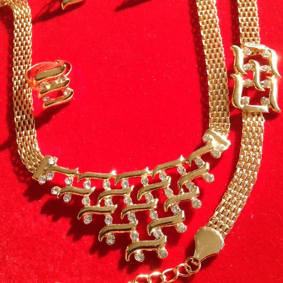 4pcs 9k Gold filled Austrian crystal Set - Picture 2 of 3