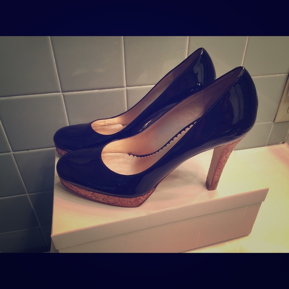 Jessica Simpson Black platform pumps