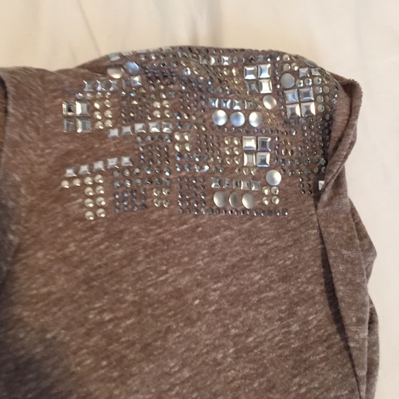 Detailed Tee - Picture 2 of 3