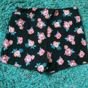 Charlotte Russe shorts LARGE