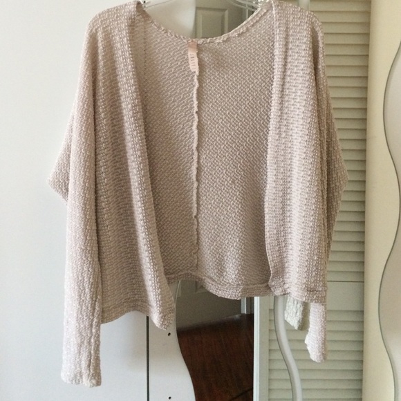 ⭐️Cream cardigan!