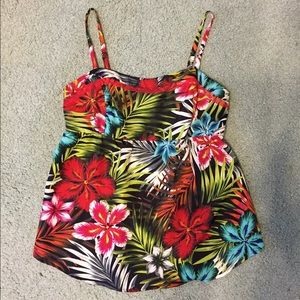NWT Hawaiian floral tank top 🌺