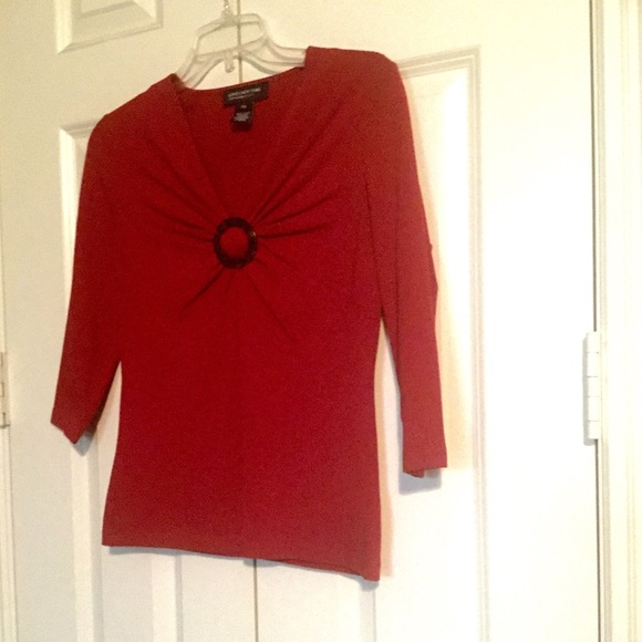 Flattering Red 3/4 Sleeve Top with Tortoise Ring - Picture 4 of 4