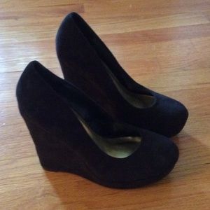 Forever21 5" "suede" black wedges