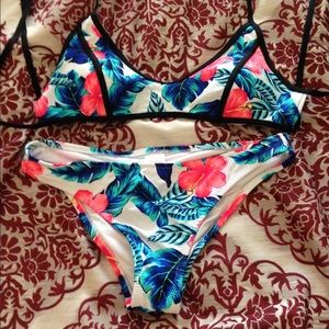 Floral stappy bikini NWOT