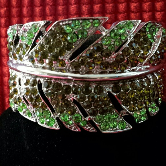 LEAF PATTERNED CUFF BRACELET