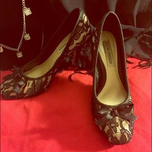 Steve Madden 🌟Classy Black Bow & Lace Pumps