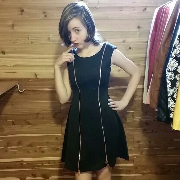 Dress - Picture 1 of 4