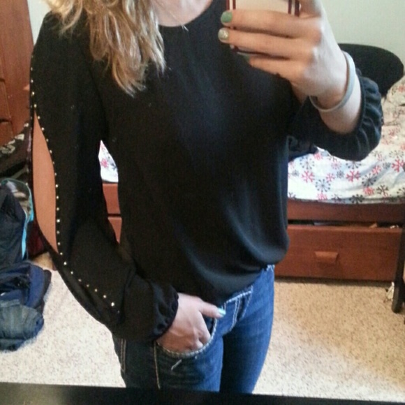Black top studded open arm