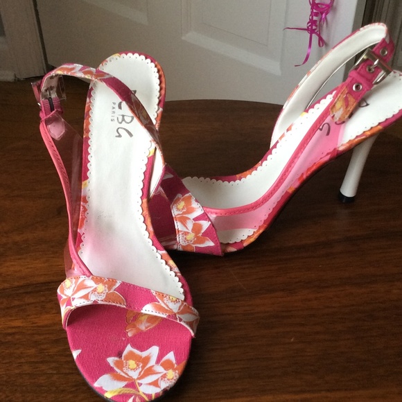 BCBG sandals - Picture 1 of 2