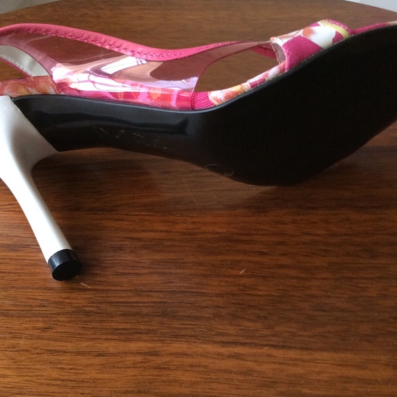 BCBG sandals - Picture 2 of 2