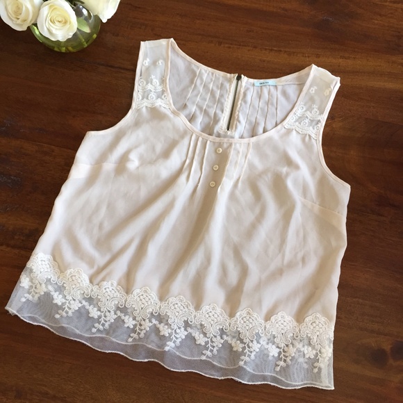 Urban Outfitters Tops - 💖Host Pick💖Kimchi Blue lace trimmed chiffon tank