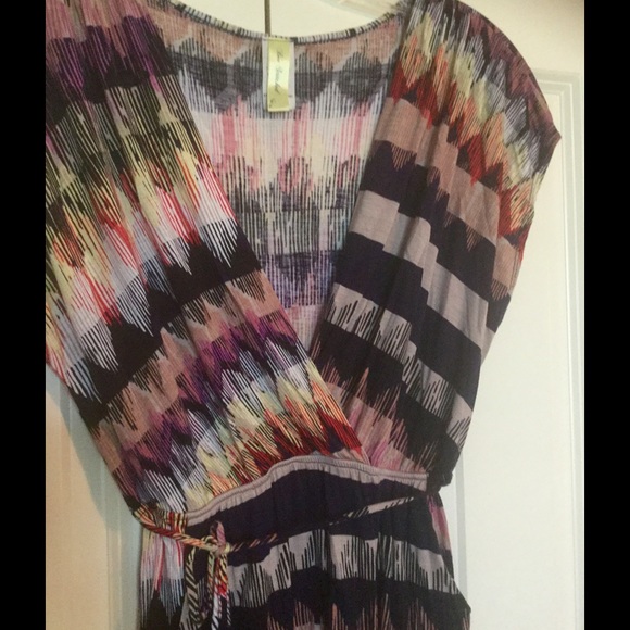 Colorful Cap Sleeve V-Neck Dess - Picture 2 of 4