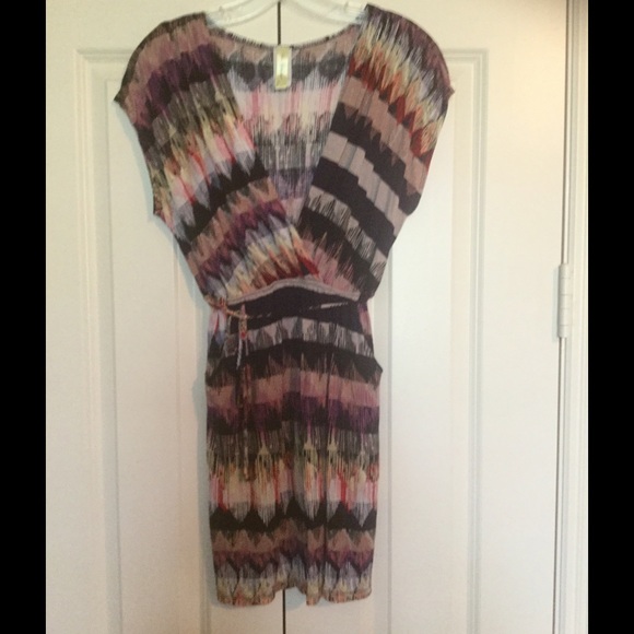 Colorful Cap Sleeve V-Neck Dess - Picture 4 of 4