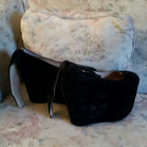 SOLD ♠️JC Pointe black velvet♠️ - Picture 2 of 4