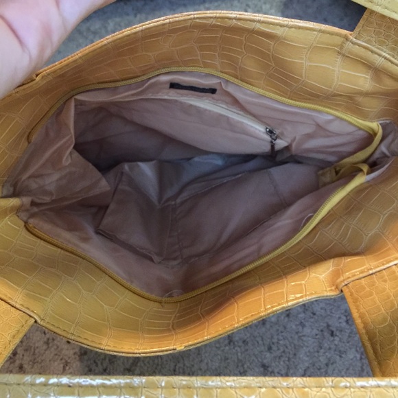 Purse - Picture 2 of 3