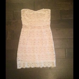 NWOT. Strapless Ivory Lace Heart-Shaped Neck Dress