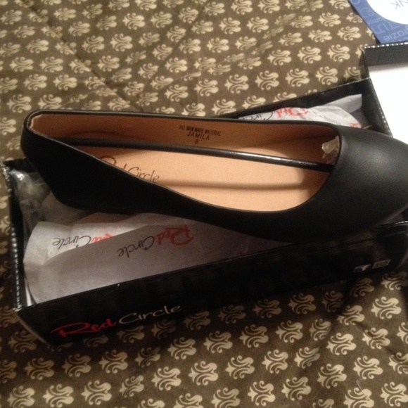 Shoes - Picture 2 of 4