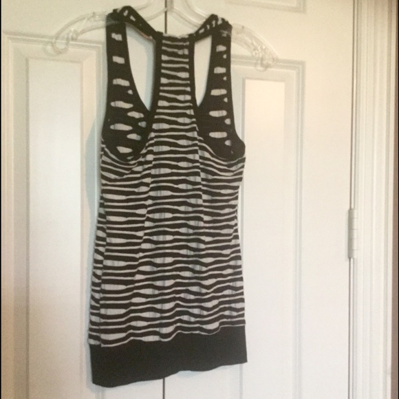 ***SALE*** NWOT. Black/Cream Racerback Tank - Picture 2 of 3