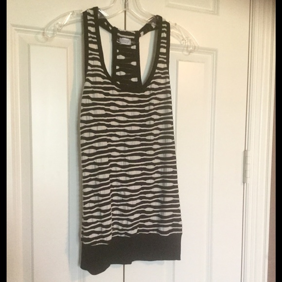 ***SALE*** NWOT. Black/Cream Racerback Tank - Picture 3 of 3