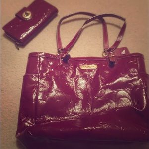 Coach red patent signature tote w/matching wallet