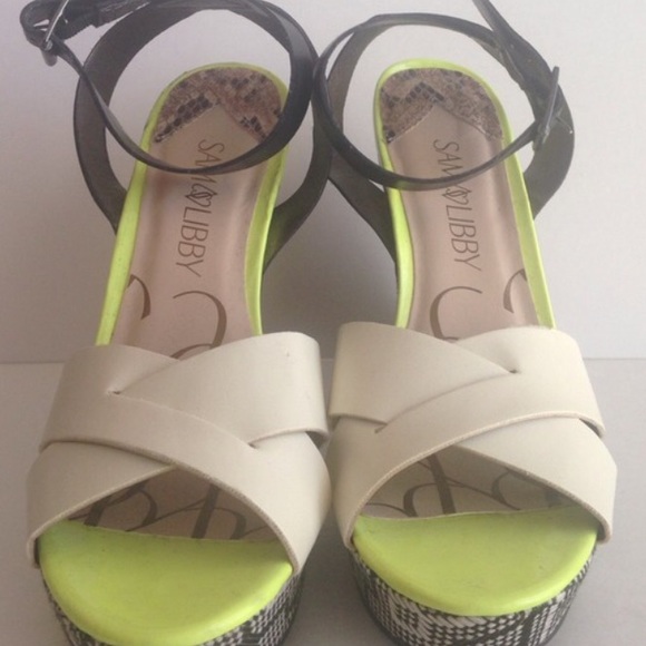 🎀SAM & LIBBY🎀 Aztec Print Wedges - Picture 2 of 4