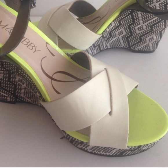 🎀SAM & LIBBY🎀 Aztec Print Wedges - Picture 4 of 4