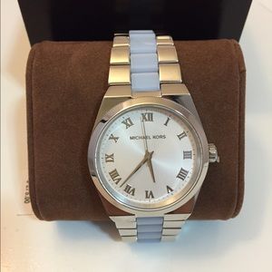 NWT 👉Michael Kors lady watch