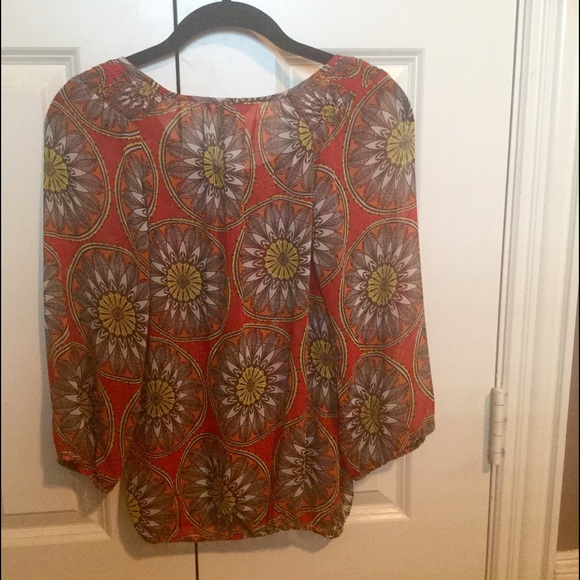 ***SALE*** NWOT.  Banana Republic Sheer Blouse - Picture 3 of 4