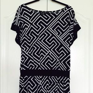 Geometric tunic top