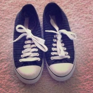 Stripes converse