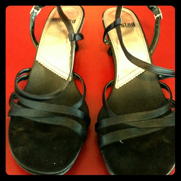 Unlisted by Kenneth Cole black strap sandals