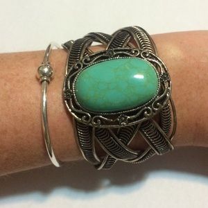 Turquoise stone bangle
