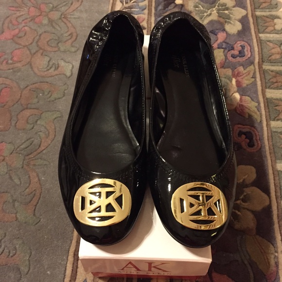 Anne Klein Black Flats w Gold Hardware sz9.5