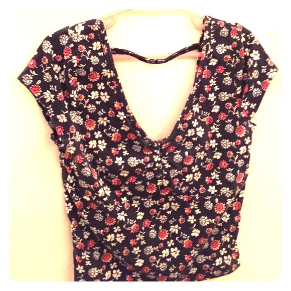Beautiful flower crop top - Picture 1 of 1
