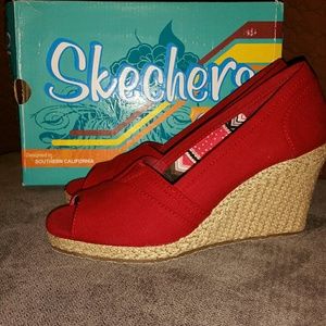 *Price ⤵ * *NWT* Skechers Cali Wedges -Red