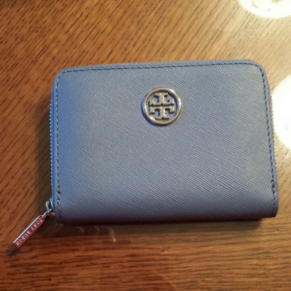 NWOT Tory Burch Robinson Zip Small Wallet