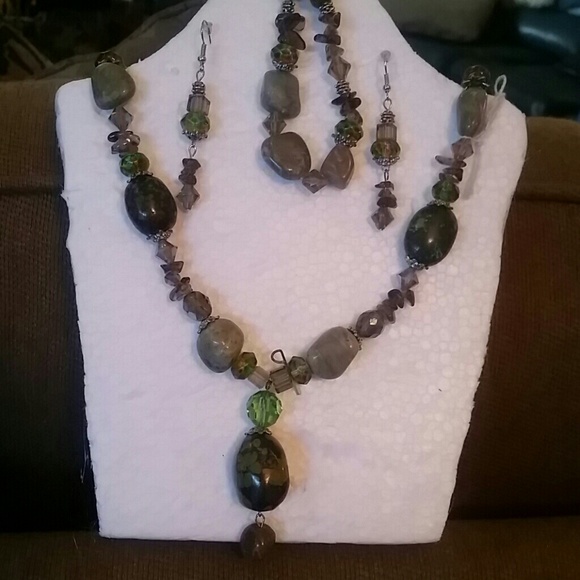 Olive green necklace set