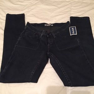 BNWT Levi skinny jeans. Curvy skinny stretch sz 5