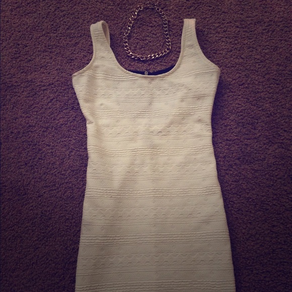 White bodycon dress