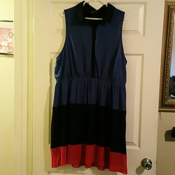 Dress - Picture 1 of 3